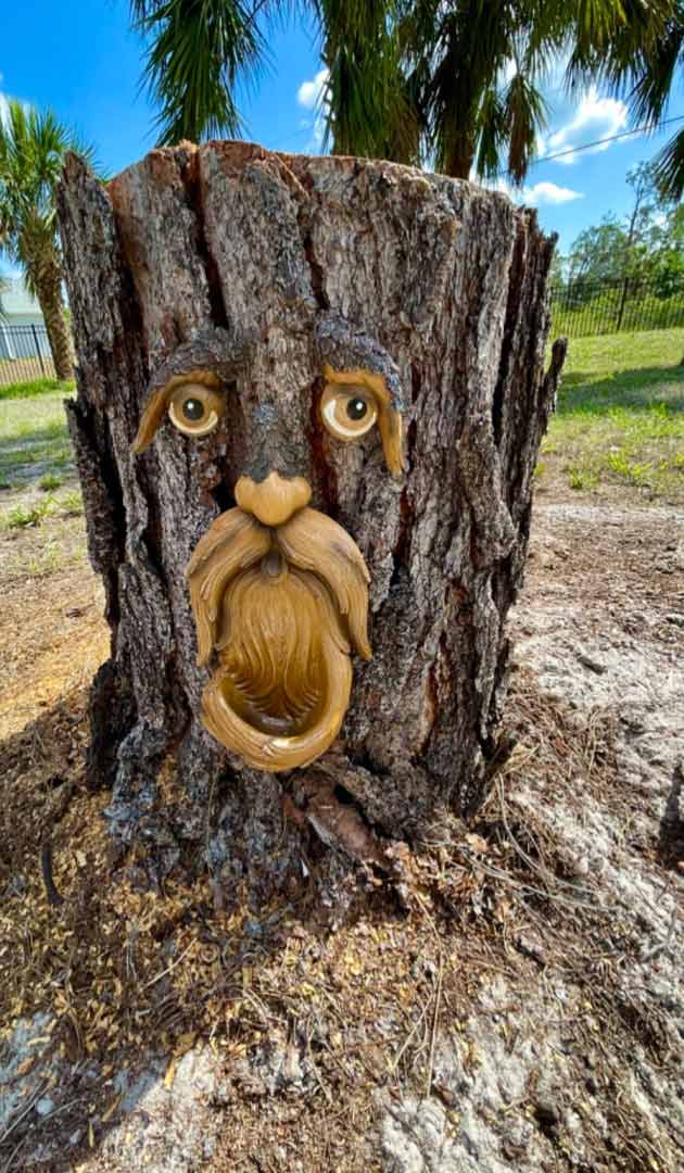 BirdFeeder, ozdoba stromu vo forme tváre, ktorá slúži zároveň ako kŕmidlo pre vtáky - Image 9