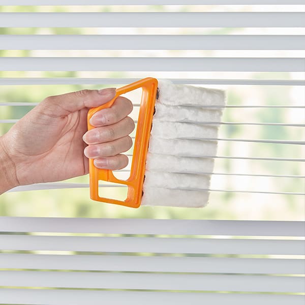 BlindsBrush, inovatívna pomôcka z mikrovlákna na 2x rýchlejšie čistenie žalúzií na oboch stranách súčasne - Image 2
