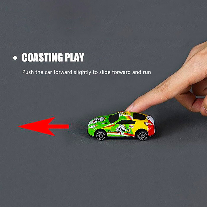 Keď malé auto narazí na tvrdý predmet, vyšle sa do vzduchu a keď narazí na zem, pokračuje v jazde!