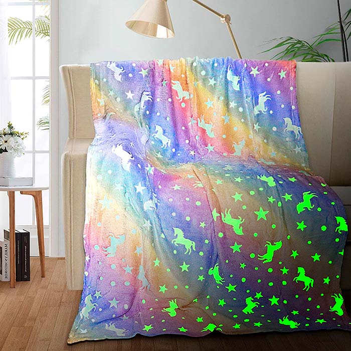 Glow Blanket je perfektnou voľbou na darček, pretože je veľmi užitočná a deti ju milujú, pretože svieti v tme!