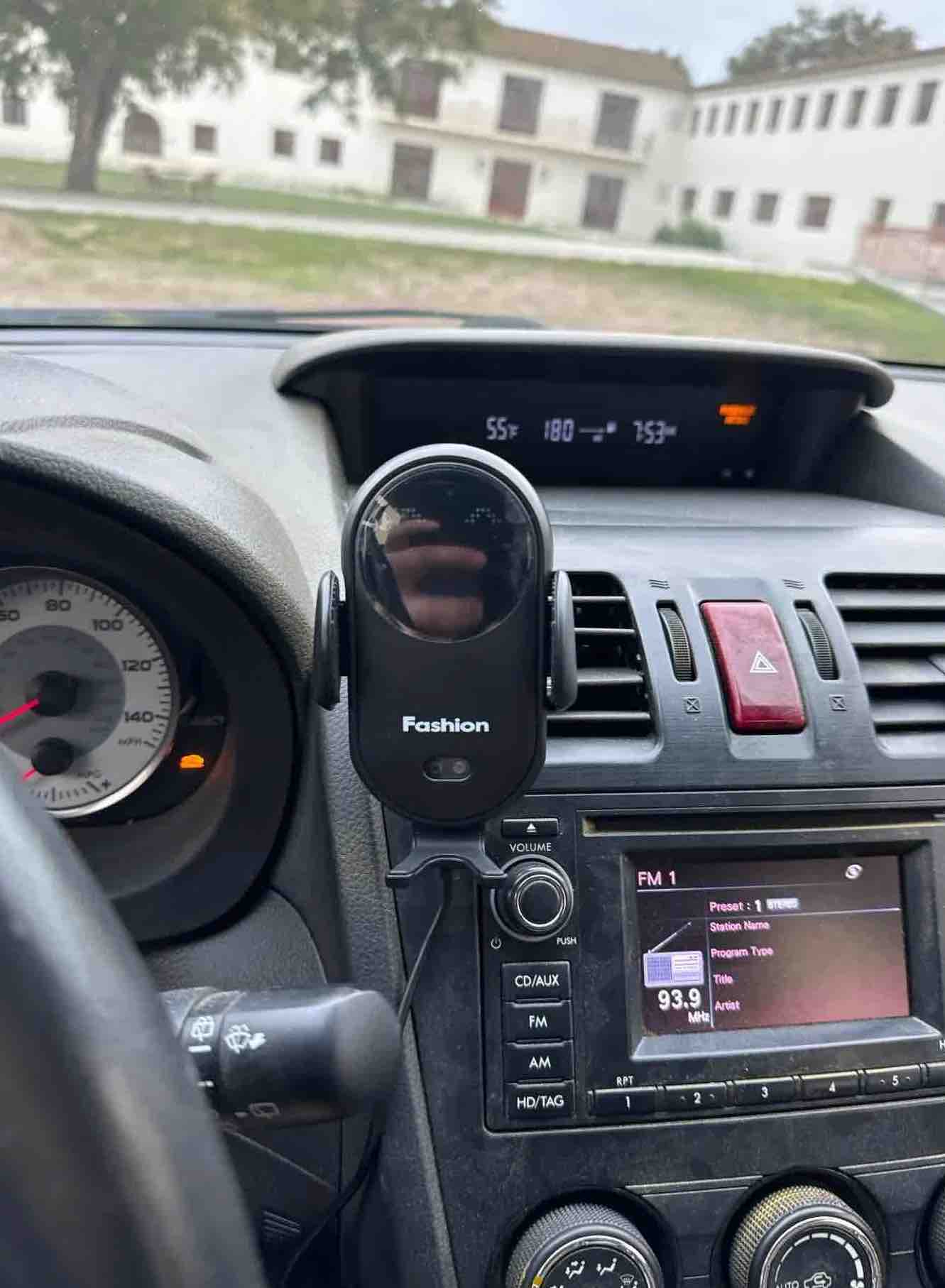 Phonezy, bezdrôtová nabíjačka a držiak v jednom - Image 9