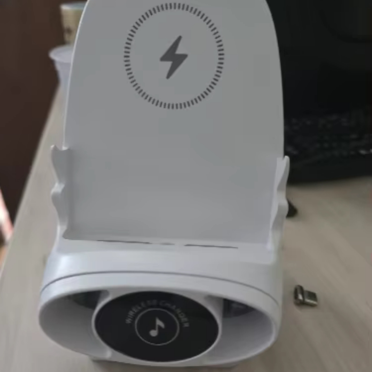 WirelessCharger, bezdrôtová rýchlonabíjačka a držiak na telefón v jednom - Image 10